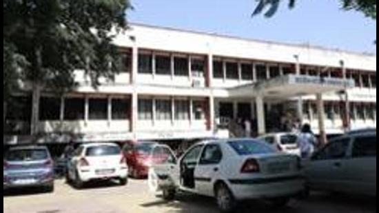 Regional Transport Office (RTO) in Pune. The office has extended the deadline for doctors to register with the transport body to provide medical certificates for applicants for driving licences. (HT FILE)
