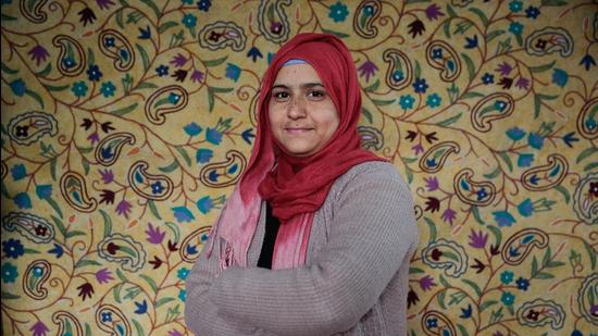 Arifa Jan, who is a commerce graduate, went on to sell the traditional Kashmiri namda in different countries and now works with 20 artisans across Srinagar. (Waseem Andrabi/HT )