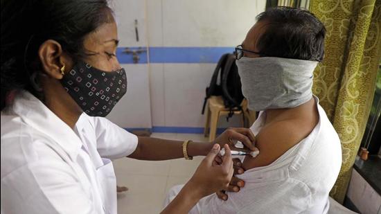 A Covid vaccination centre in Pune. As per the state health authorities, Pune district reported 554 new Covid-19 positive cases and one death in the last 24 hours. The one death was reported from Pune rural. (HT FILE) A Covid vaccination centre in Pune. As per the state health authorities, Pune district reported 554 new Covid-19 positive cases and one death in the last 24 hours. The one death was reported from Pune rural. (HT FILE)
