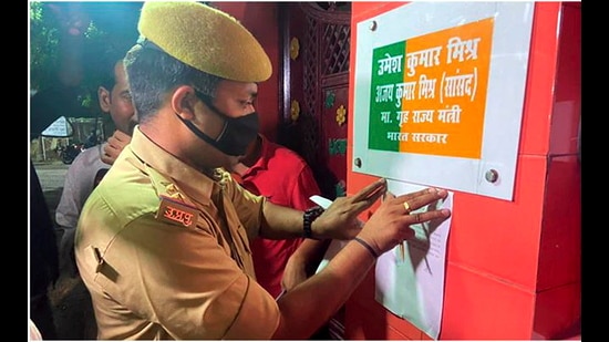 A policeman pastes a notice outside the residence of Union MoS for Home Affairs Ajay Kumar Mishra in Lakhimpur Kheri (PTI)