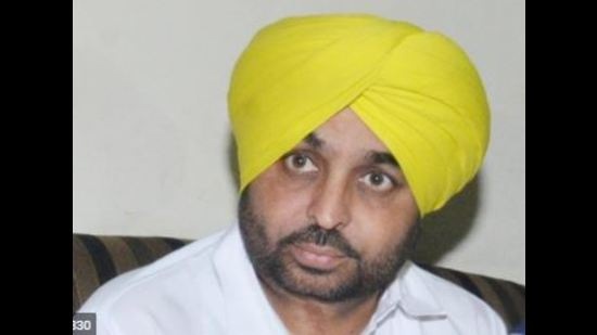 Aam Aadmi Party Punjab president Bhagwant Mann says on the other hand the heads and members of municipal councils and municipal corporations were being given monthly honorarium, meeting attendance allowance and mobile expenses.