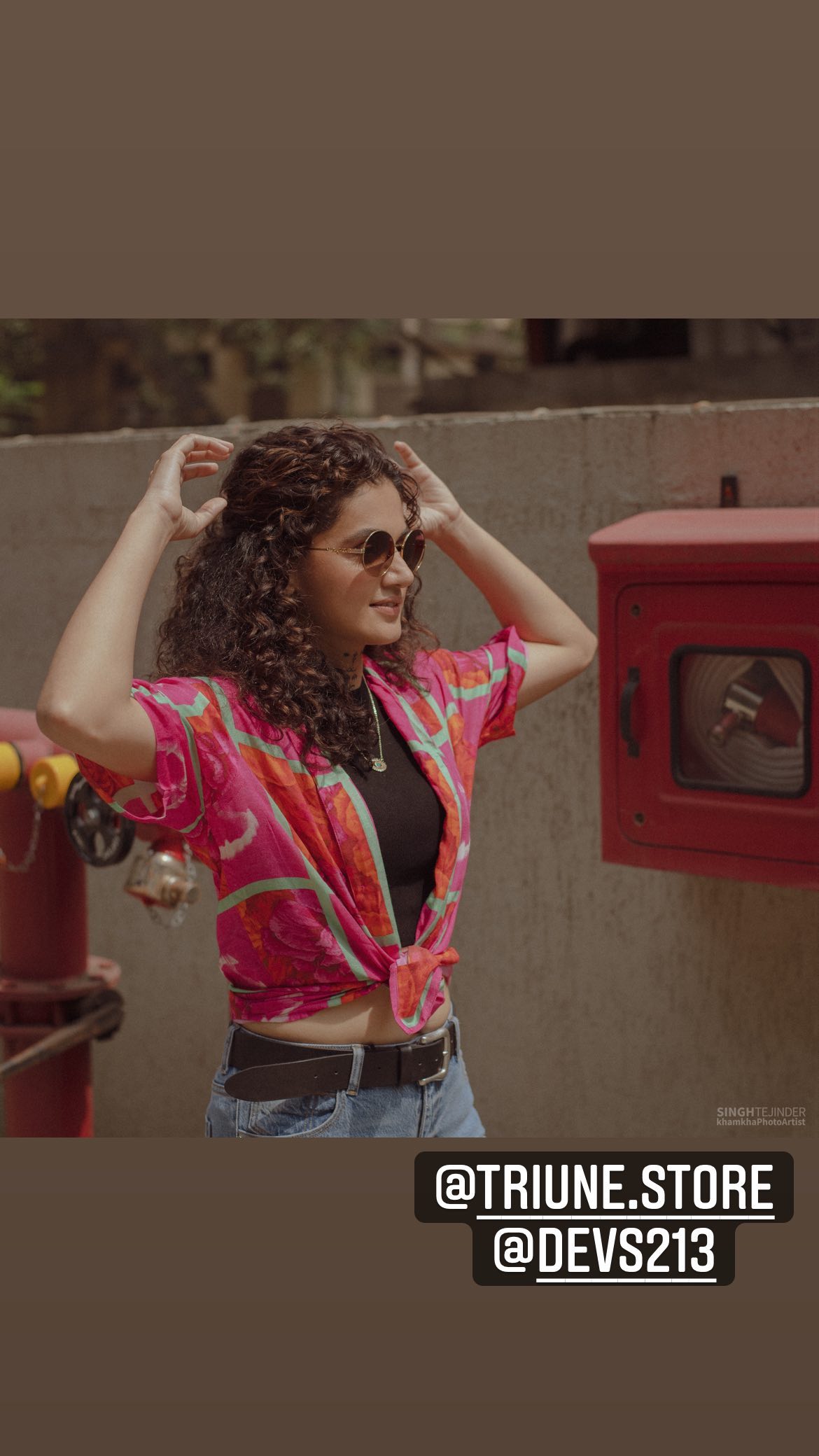 Taapsee Pannu flaunts her sultry look in the floral twill rayon shirt(Instagram/taapsee) Taapsee Pannu flaunts her sultry look in the floral twill rayon shirt(Instagram/taapsee)