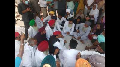 Akhilesh met the kin of Gurvinder Singh and Diljeet Singh, the two farmers who lost their lives in the October 3 Kheri violence (HT photo) Akhilesh met the kin of Gurvinder Singh and Diljeet Singh, the two farmers who lost their lives in the October 3 Kheri violence (HT photo)