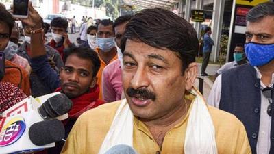 Delhi BJP MP Manoj Tiwari said, “The ban on the Chhath Puja celebrations has hurt the community. When Dussehra and Ramlila celebrations are allowed, weekly markets are open, why is just Chhath Puja banned?” (PTI) Delhi BJP MP Manoj Tiwari said, “The ban on the Chhath Puja celebrations has hurt the community. When Dussehra and Ramlila celebrations are allowed, weekly markets are open, why is just Chhath Puja banned?” (PTI)
