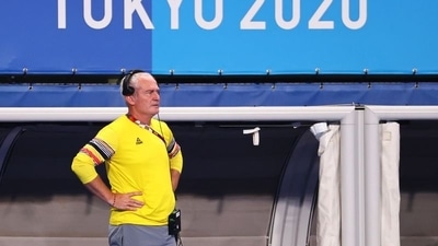 Shane McLeod the coach of Belgium looks on. (REUTERS)