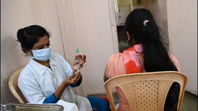 A beneficiary gets vaccinated in Pune, on Friday. Pune district reports 525 new Covid case, 6 deaths in the last 24 hours. (HT PHOTO) A beneficiary gets vaccinated in Pune, on Friday. Pune district reports 525 new Covid case, 6 deaths in the last 24 hours. (HT PHOTO)