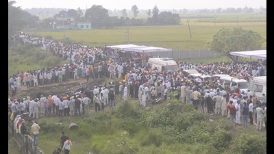 Farmers gather in Tikonia to protest against the Lakhimpur Kheri incident, on October 4. (Deepak Gupta / HT Photo) Farmers gather in Tikonia to protest against the Lakhimpur Kheri incident, on October 4. (Deepak Gupta / HT Photo)