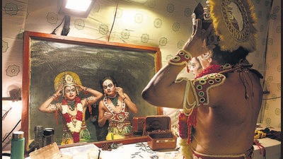 Artistes engaged in last minute preparations backstage at Mandi House in New Delhi on Thursday (Arvind Yadav/HT Photo) Artistes engaged in last minute preparations backstage at Mandi House in New Delhi on Thursday (Arvind Yadav/HT Photo)