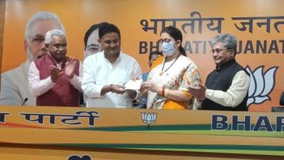 Independent MLA Ram Singh Kaira joins BJP at the party headquarters in New Delhi on Friday. (HT PHOTO.) Independent MLA Ram Singh Kaira joins BJP at the party headquarters in New Delhi on Friday. (HT PHOTO.)