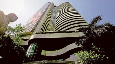 Sensex soars 381 points to end session at 60,059 points; Nifty closes day at 17,895 points (HT_PRINT) Sensex soars 381 points to end session at 60,059 points; Nifty closes day at 17,895 points (HT_PRINT)