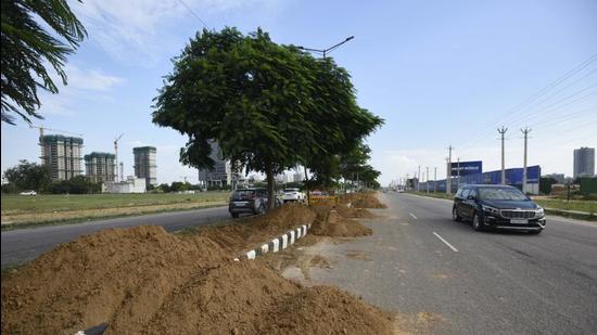 The road between Sector 112 and Sector 114 will undergo special repairs after its condition is assessed. (Representative image/HT FILE)