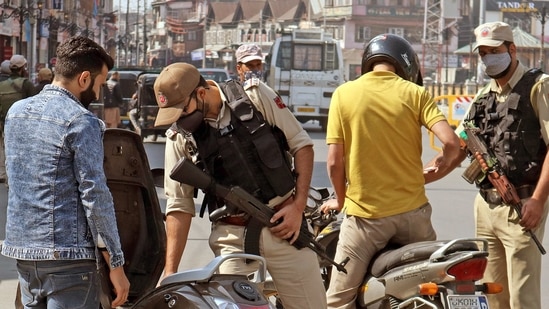 Security personnel inspect the vehicles as the city is on high-security alert after the killing of two school teachers by militants, in Srinagar.(ANI Photo)