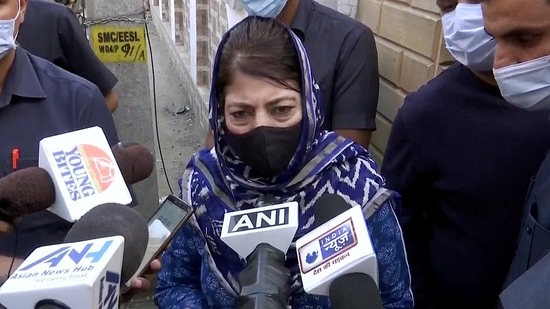 PDP Chief Mehbooba Mufti speaks to media after visiting the residence of Makhan Lal Bindroo who was killed by militants, in Srinagar.(ANI) PDP Chief Mehbooba Mufti speaks to media after visiting the residence of Makhan Lal Bindroo who was killed by militants, in Srinagar.(ANI)