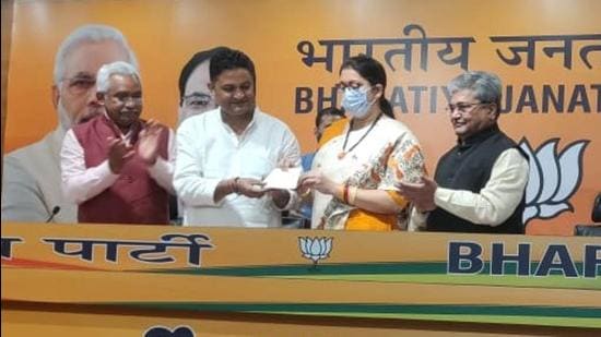 Independent MLA Ram Singh Kaira joins BJP at the party headquarters in New Delhi on Friday. (HT PHOTO.)