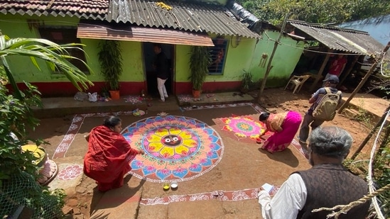 Odisha tries to revive 'Jhoti' folk art(Twitter/sudarsansand)