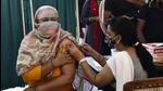 This month, the health department has administered over 100,000 jabs as second-dose Covid-19 vaccinations in the district. A health worker inoculates a beneficiary at the Sector 31 polyclinic, (Vipin Kumar /HT PHOTO) This month, the health department has administered over 100,000 jabs as second-dose Covid-19 vaccinations in the district. A health worker inoculates a beneficiary at the Sector 31 polyclinic, (Vipin Kumar /HT PHOTO)