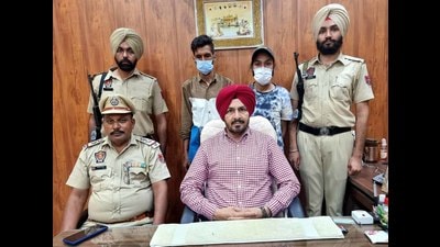 The drug peddlers in STF custody on Saturday. (HT)