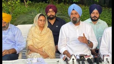 Former Union minister Harsimrat Kaur Badal on Saturday demanded a Supreme Court-monitored probe into the Lakhimpur Kheri farmer killings.