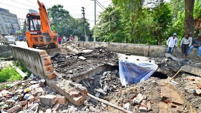 Work in progress to repair the portion of road that caved in near Kailash Chowk in Ludhiana on Friday. (Gurpreet Singh/Hindustan Times) Work in progress to repair the portion of road that caved in near Kailash Chowk in Ludhiana on Friday. (Gurpreet Singh/Hindustan Times)