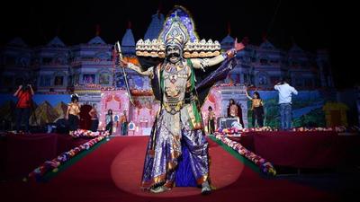 An artiste plays the character of Ravan during Ramlila in New Delhi. (Representative photo/HT Archive) An artiste plays the character of Ravan during Ramlila in New Delhi. (Representative photo/HT Archive)