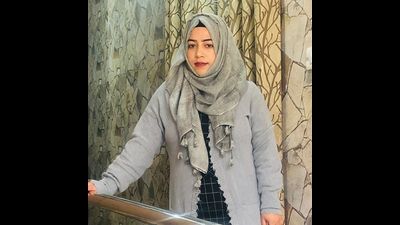 In the midst of a pandemic, when the world was looking at business closures and job losses, Tanzeela Tanzeela Naqshbandi, 26, took the leap of faith and opened a boutique in North Kashmir’s Baramulla town. (HT PHOTO)