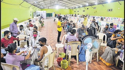 The Maharashtra government failed to achieve the target of vaccinating 1.5 million doses for the second day in a row of ‘Mission Kavach Kundal’, a special drive, which was launched from October 8 (HT PHOTO) The Maharashtra government failed to achieve the target of vaccinating 1.5 million doses for the second day in a row of ‘Mission Kavach Kundal’, a special drive, which was launched from October 8 (HT PHOTO)