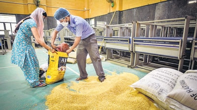 The alleged proposal under consideration with the Delhi government for home delivery does not fulfil the norms of NFSA and therefore, is not permissible in its current form by the government of India,” said the Centre’s letter. (Sanchit Khanna/HT Archive)