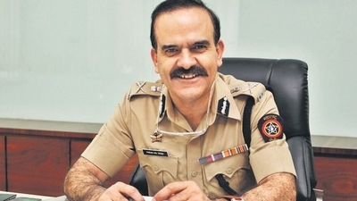 Param Bir Singh was removed as the commissioner of Mumbai Police in March, following the Antilia bomb scare and the subsequent Mansukh Hiren murder cases. (HT File Photo) Param Bir Singh was removed as the commissioner of Mumbai Police in March, following the Antilia bomb scare and the subsequent Mansukh Hiren murder cases. (HT File Photo)