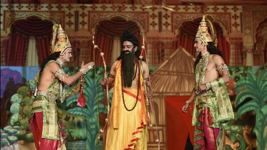 Artistes perform Ramlila at the Ramlila ground at Sector21A in Noida on Saturday. (Sunil Ghosh/HT photo)