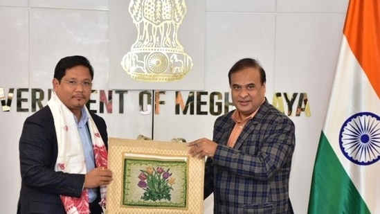 Meghalaya CM Conrad Sangma (left) and his Assam counterpart Himanta Biswa Sarma (File Photo)