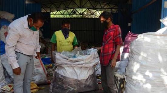 The draft gives producers, importers, and brand owners of plastic waste an opportunity to trade in EPR certificates. They can use the surplus EPR certificates for offsetting previous year shortfall; carry forward for use in succeeding year and sell it to other producers and brands. (Image used for representation). (HT PHOTO.) The draft gives producers, importers, and brand owners of plastic waste an opportunity to trade in EPR certificates. They can use the surplus EPR certificates for offsetting previous year shortfall; carry forward for use in succeeding year and sell it to other producers and brands. (Image used for representation). (HT PHOTO.)