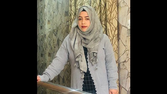 In the midst of a pandemic, when the world was looking at business closures and job losses, Tanzeela Tanzeela Naqshbandi, 26, took the leap of faith and opened a boutique in North Kashmir’s Baramulla town. (HT PHOTO)