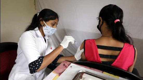 The PMC has planned to carry out a vaccination drive at college campuses which are scheduled to reopen coming Tuesday, October 12. (HT FILE PHOTO)