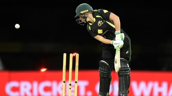 Shikha Pandey knocks over Alyssa Healy with a stunning delivery(ICC / Twitter)