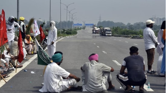 Protesters at Delhi’s Singhu border. Sanjeev Verma/HT PHOTO