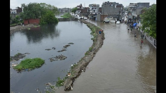 Members of NGOs from Ludhiana said the Punjab government should stop promoting industries which damage the natural resources of the state. (HT file) Members of NGOs from Ludhiana said the Punjab government should stop promoting industries which damage the natural resources of the state. (HT file)