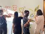 Anushka Sharma paints on walls of set, Anushka Sharma paints on walls of set,