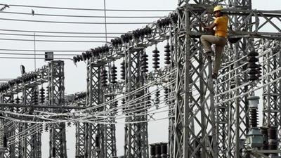 Bihar has been paying an additional ₹20 crore daily for past couple of days to purchase power from open market but is still not getting as much to meet its peak load demand of 5,500 MW as the coal-fired utilities, supplying power to the state, are facing coal shortage, said power officials. (REUTERS) Bihar has been paying an additional ₹20 crore daily for past couple of days to purchase power from open market but is still not getting as much to meet its peak load demand of 5,500 MW as the coal-fired utilities, supplying power to the state, are facing coal shortage, said power officials. (REUTERS)