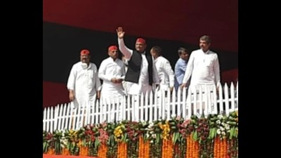 SP president Akhilesh Yadav accused the UP govt of doing no development work (HT photo)