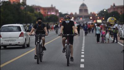 People cycling at Rajpath in Delhi (Arvind Yadav/HT PHOTO)