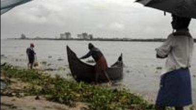 The IMD said these districts will witness a heavy spell of rain between Monday and Wednesday. An orange alert has been sounded in Kollam, Pathanamthitta, Alappuzha, Kottayam, Idukki and Ernakulam districts. (AP PHOTO.)