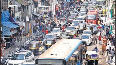 Shivaji road near the Dagdusheth temple was completely jammed with traffic on Sunday. A massive crowd was seen on Sunday outside the Dagdusheth Ganpati temple and at Tambadi Jogeshwari Devi temple in Pune. (RAHUL RAUT/HT)