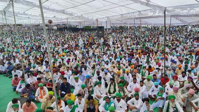 Farmers staging a demonstration against the state government at the grain market in Barnala on Sunday. (HT Photo) Farmers staging a demonstration against the state government at the grain market in Barnala on Sunday. (HT Photo)