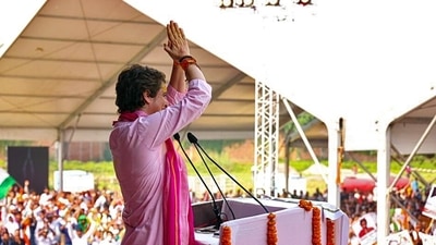 Congress General Secretary Priyanka Gandhi Vadra greets the people during the 'Kisan Nyay Rally', in Varanasi on Sunday. (ANI Photo) (ANI) Congress General Secretary Priyanka Gandhi Vadra greets the people during the 'Kisan Nyay Rally', in Varanasi on Sunday. (ANI Photo) (ANI)