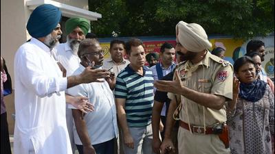 Parents protesting outside the examination centre at SCD Government College in Ludhiana on Sunday. (Harsimar Pal Singh/HT) Parents protesting outside the examination centre at SCD Government College in Ludhiana on Sunday. (Harsimar Pal Singh/HT)