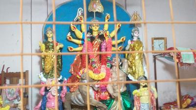 During Pujas, the BSF opens the border gate from 5:00 am to 10:00 pm every day and only devotees are allowed to enter the 150-year-old Durga Temple located in no-man’s land between India and Bangladesh near Assam’s Karimganj district. (HT PHOTO.) During Pujas, the BSF opens the border gate from 5:00 am to 10:00 pm every day and only devotees are allowed to enter the 150-year-old Durga Temple located in no-man’s land between India and Bangladesh near Assam’s Karimganj district. (HT PHOTO.)