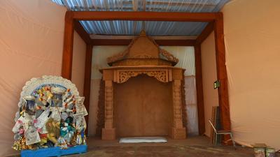 An empty Durga Puja pandal at Sector 25 in Noida on Sunday. (Sunil Ghosh /HT) An empty Durga Puja pandal at Sector 25 in Noida on Sunday. (Sunil Ghosh /HT)