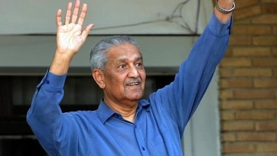 Defence Minister Pervez Khattak said he was "deeply grieved" over his death and called it a "great loss". (AFP Photo)