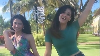 Shweta Tiwari and Palak Tiwari dance together as they celebrate her birthday.&nbsp;