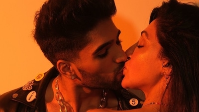 Zeeshan Khan is dating Reyhna Pandit. Zeeshan Khan is dating Reyhna Pandit.